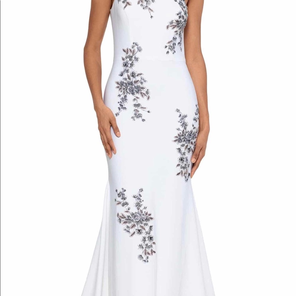 NWT XSCAPE Dress HOST PICK 🎀🎀🎁 kind of cream white White Embroidered Gown - Picture 4 of 8